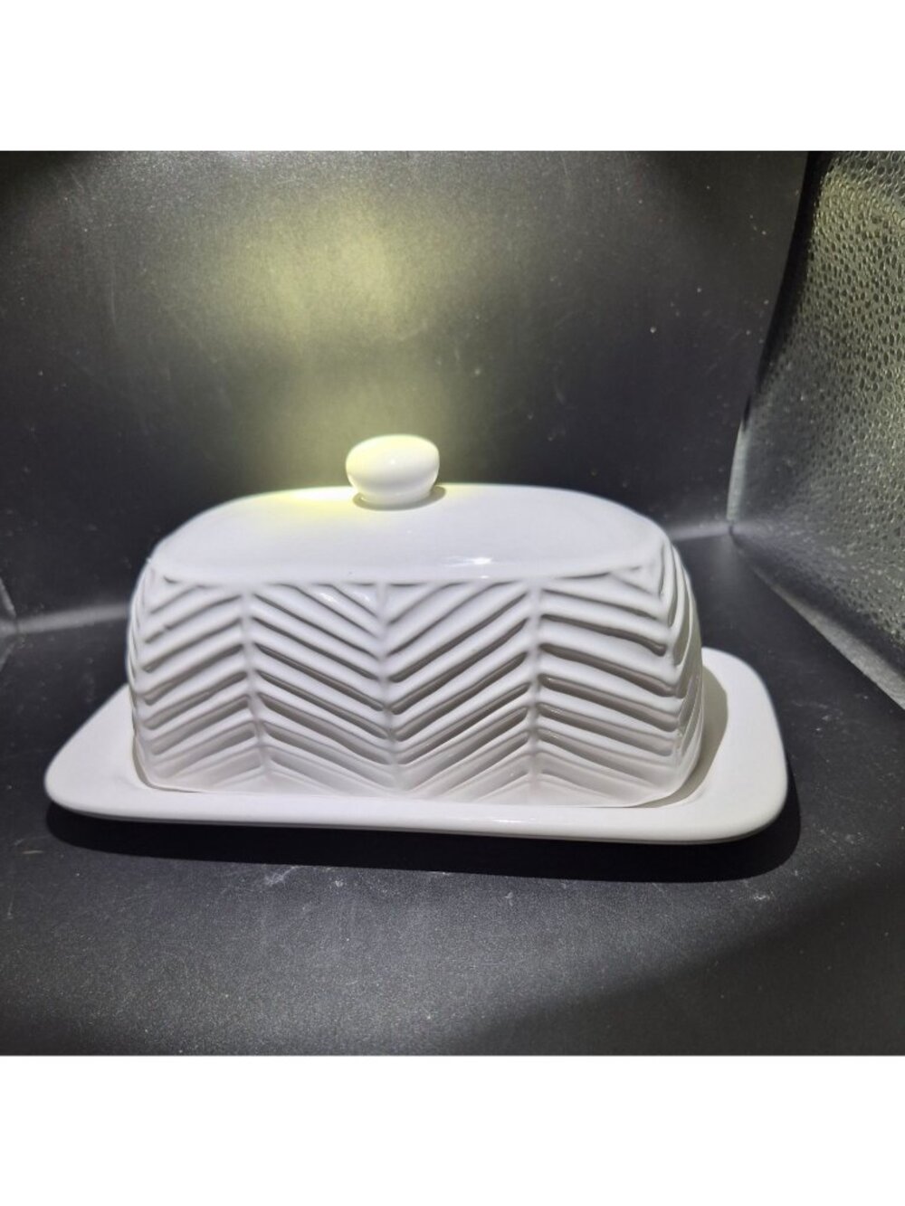 Isolá Cucina Italy White Porcelain Butter Dish With Lid Chevron Design